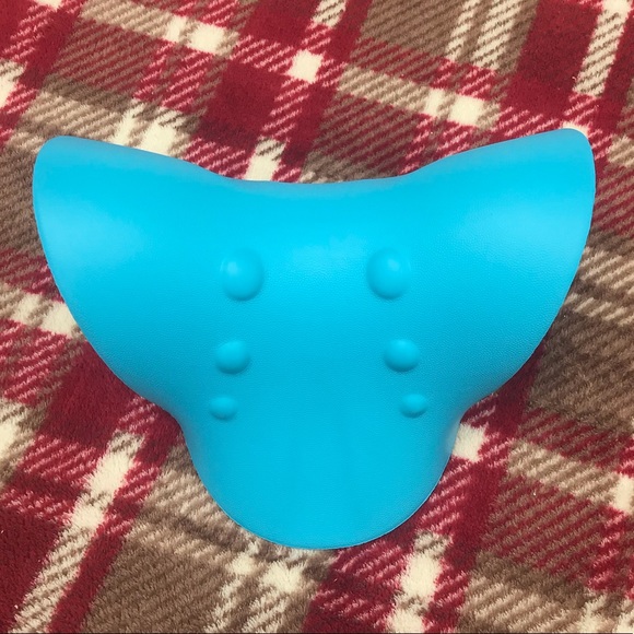 NEW Neck/Shoulder Relaxer Pillow - Picture 2 of 10